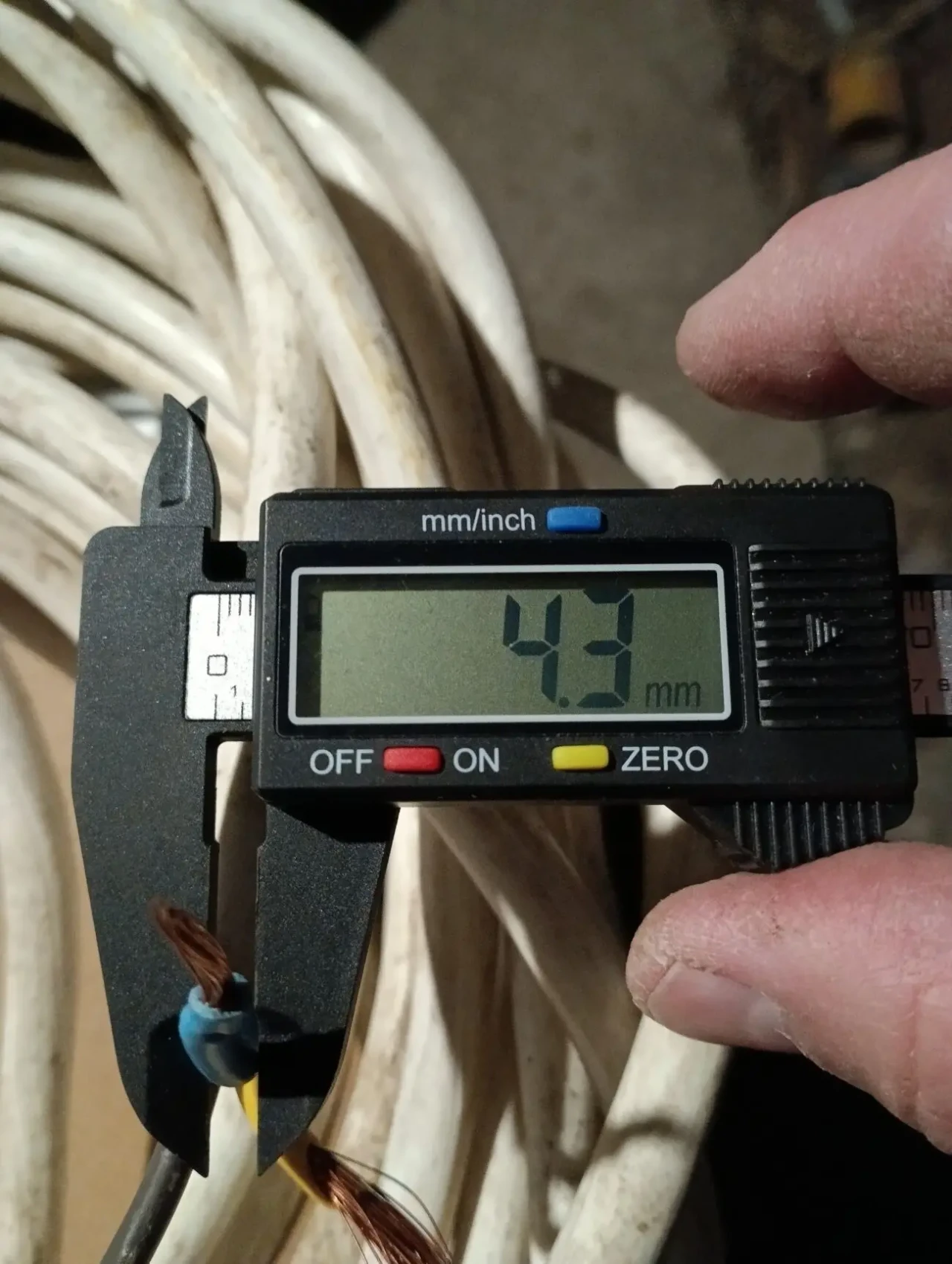 кабель новий у користуванні не був.залишився після будівництваза 2