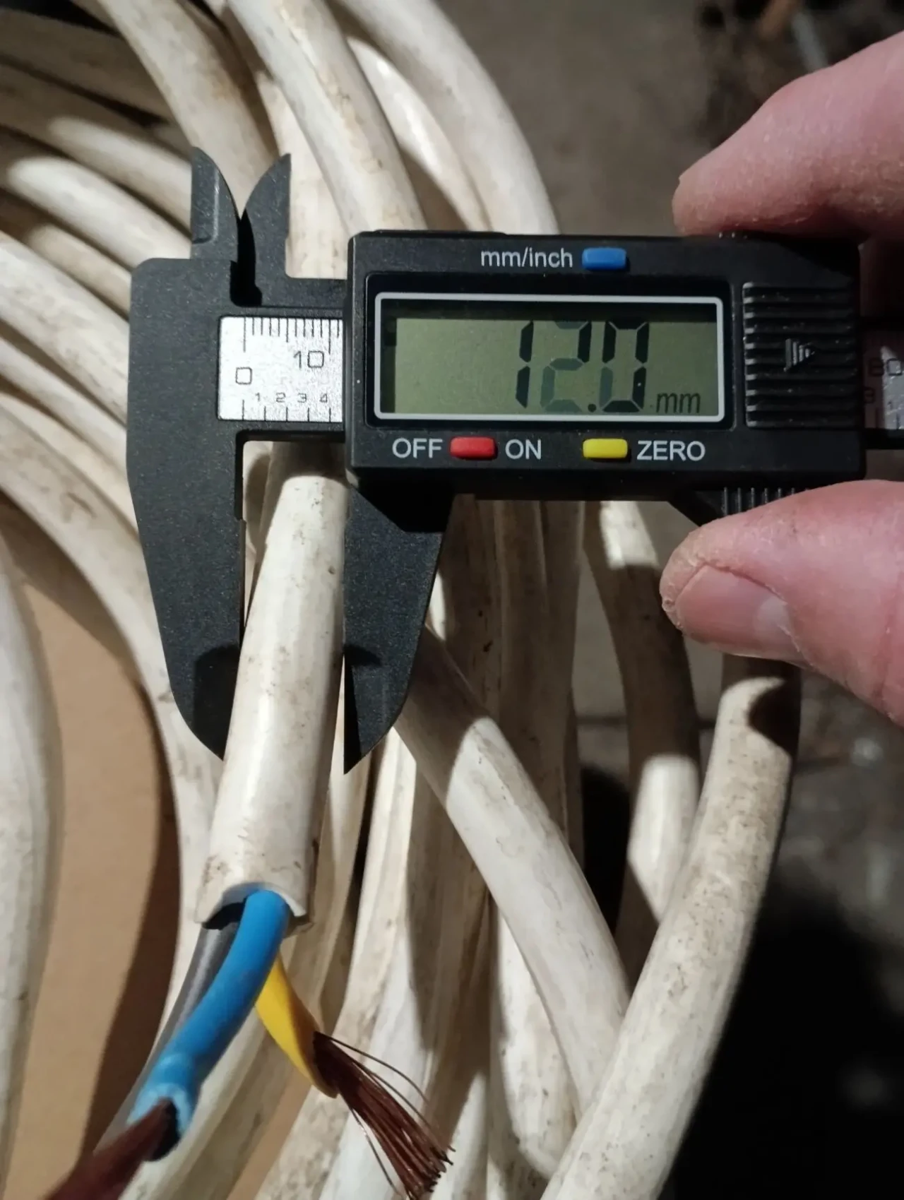 кабель новий у користуванні не був.залишився після будівництваза