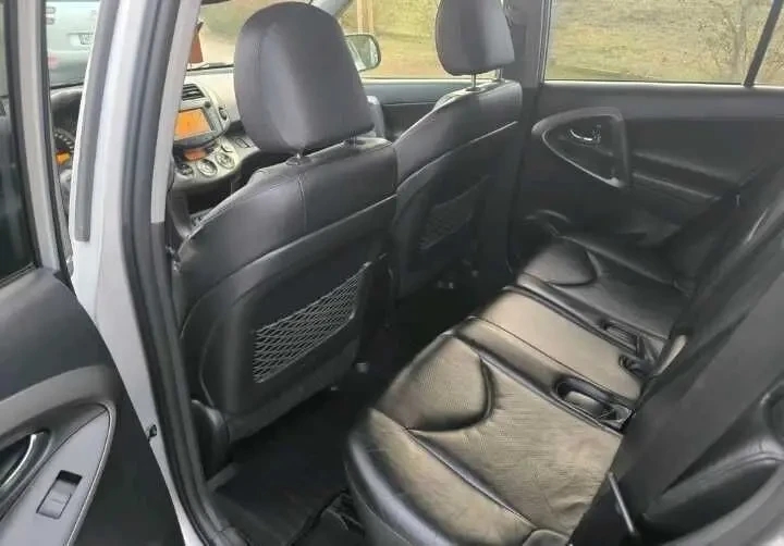 Toyota RAV4 2.2 дизель 8