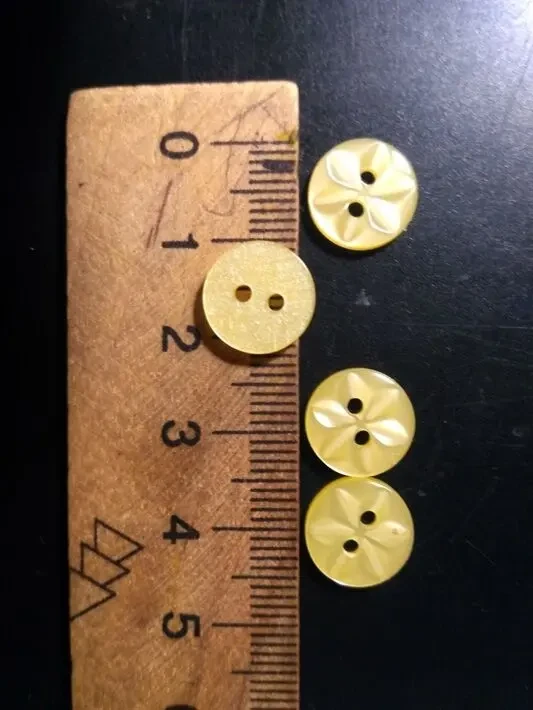 Пуговица Цветок  Звездочка желтые с перламутром  4 шт 2