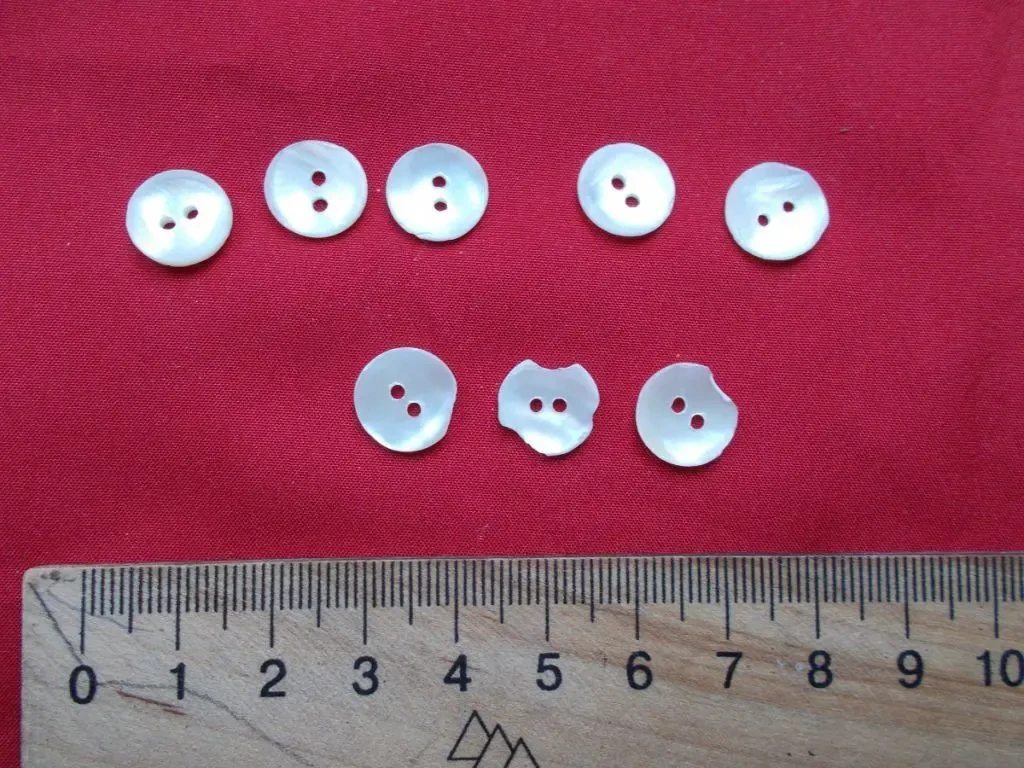 Пуговицы натуральный перламутр 8 штук Диаметр  11 мм 3