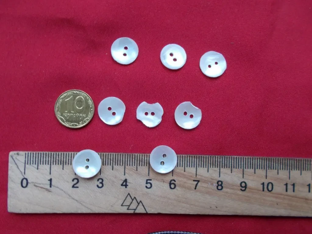 Пуговицы натуральный перламутр 8 штук Диаметр  11 мм
