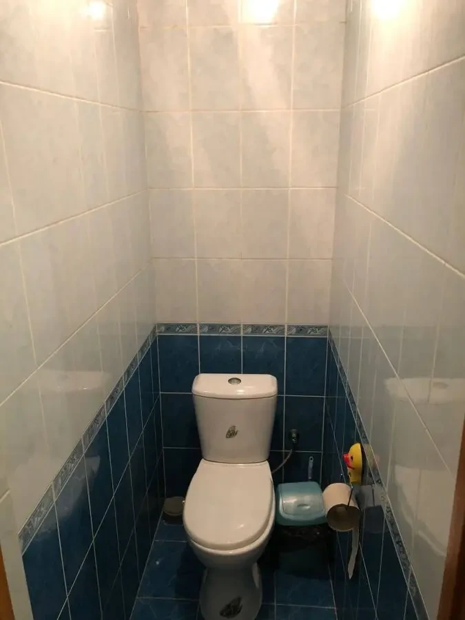 Продається простора та затишна квартира з ремонтом в Карпатах.Студений 5