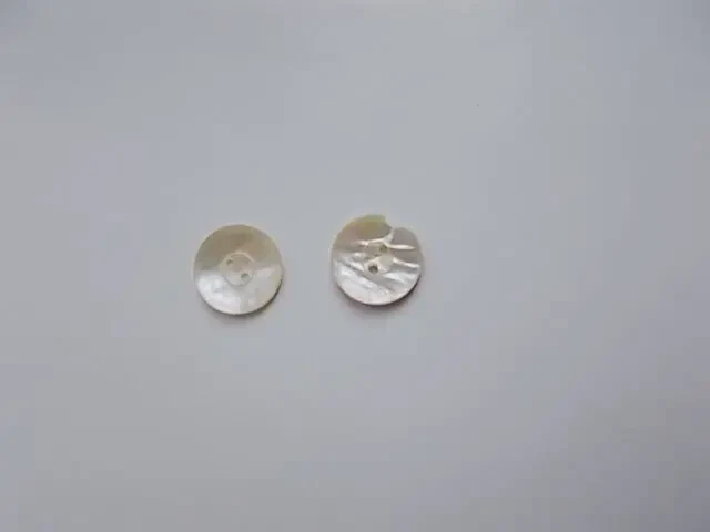 Пуговицы натуральный перламутр  2 штуки диаметр 14 мм 3