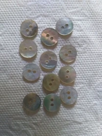 Пуговицы натуральный перламутр мини 12 штук Диаметр 10 мм