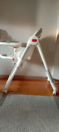 Стільчик для годування