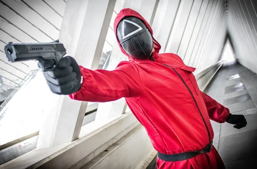 Маска Игра в кальмара Треугольник новая супер качество аутентичная