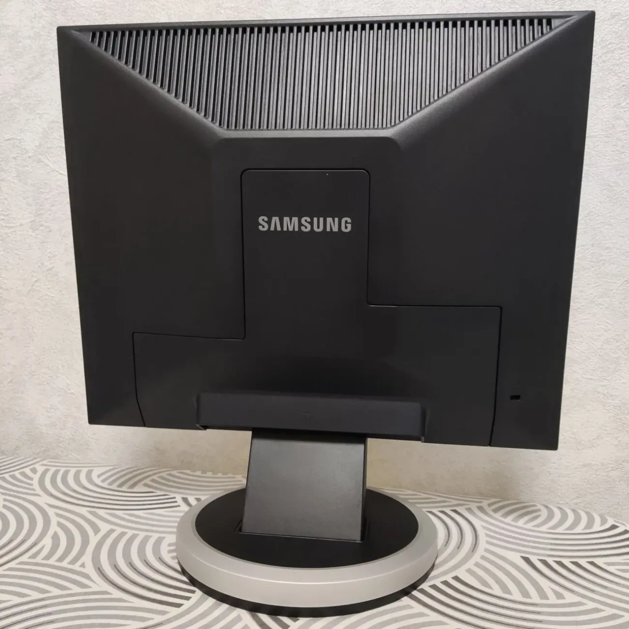 Компьютер - Intel Core 2 Quad Q8300/RAM 4GB/HDD 320GB/GMA 3100/DVD-RW 6