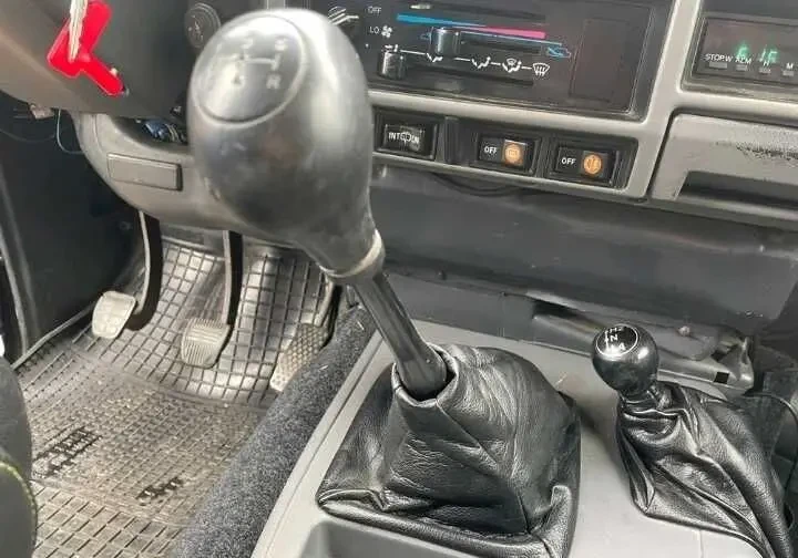 Toyota Land Cruiser 9