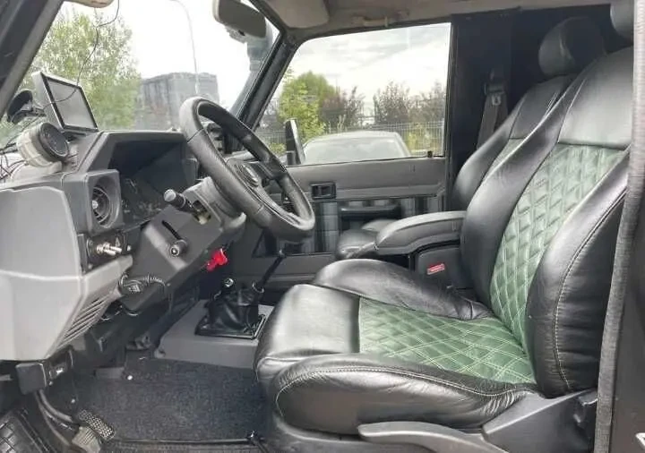 Toyota Land Cruiser 7