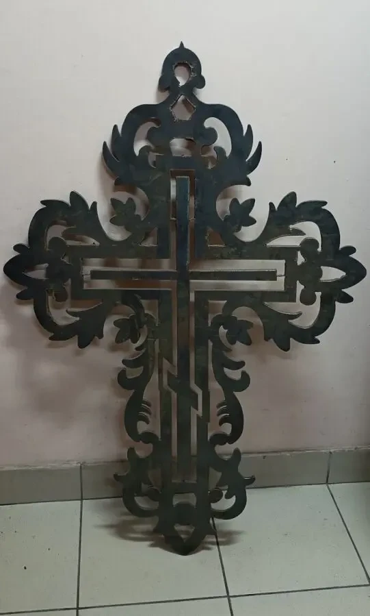 Металлический крест для ворот, ограды на кладбище.