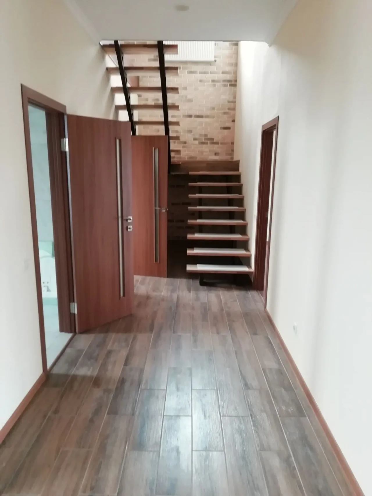 Продаж 4 кiмнатноi квартири 8