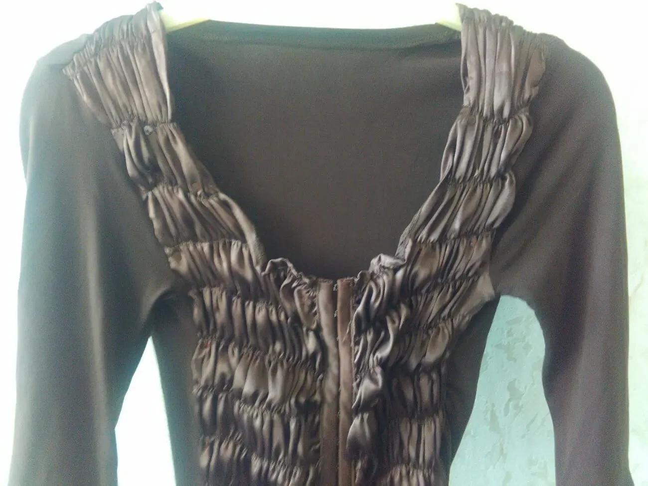 Блузка с рюшиками на заклепках. 4