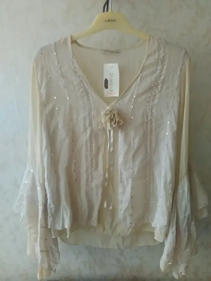 Новая женская, бежевая блузка - 3 DVD диска с фильмами в подарок.