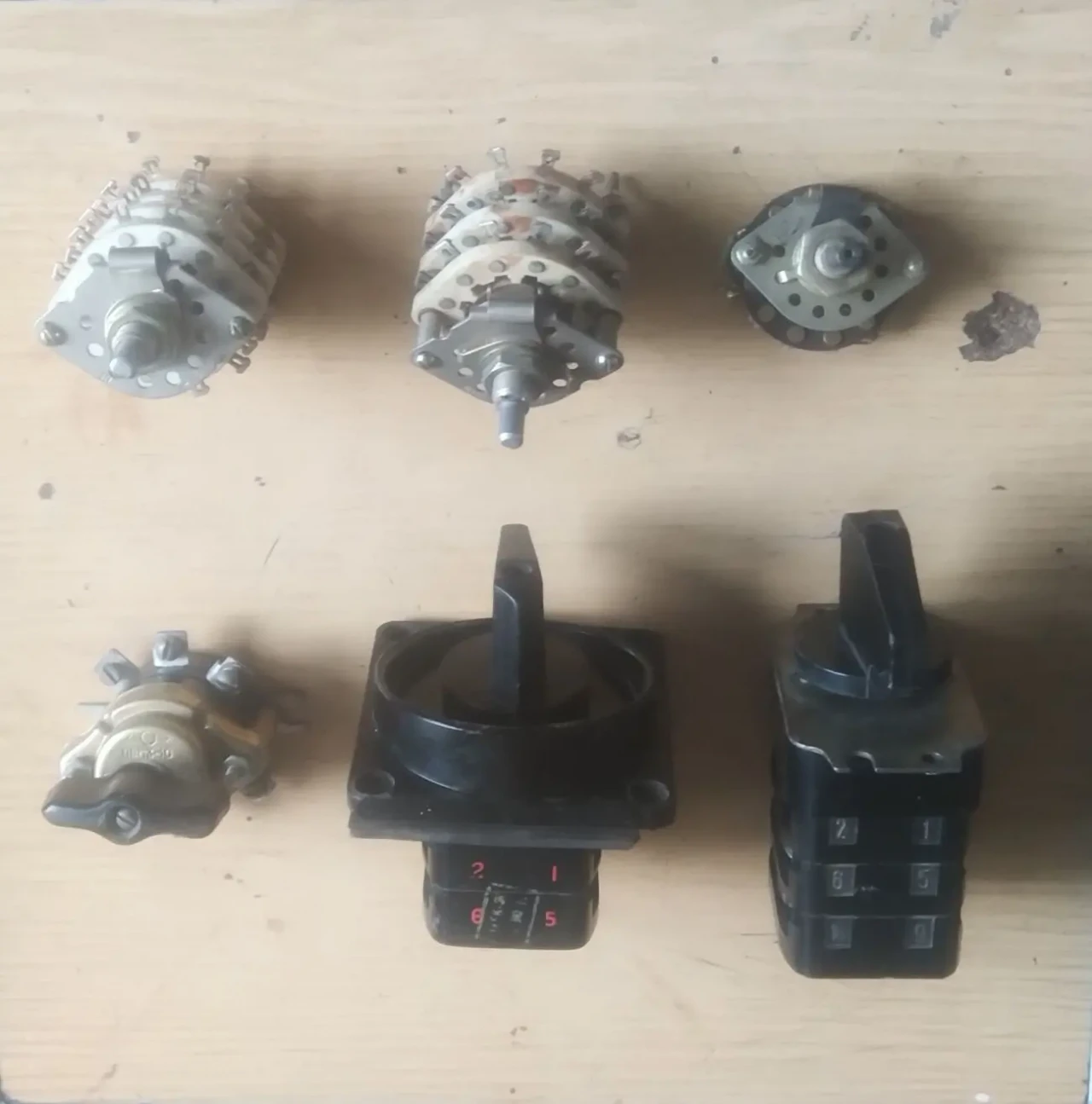 Перемикач кулачковий пакетний галетний, універсальні.