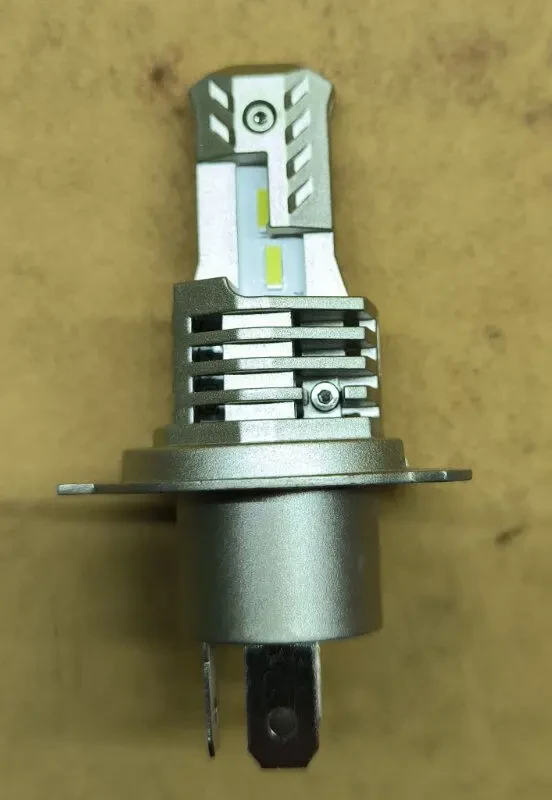 Світлодіодна Led лампа H4 Oxilamp 3