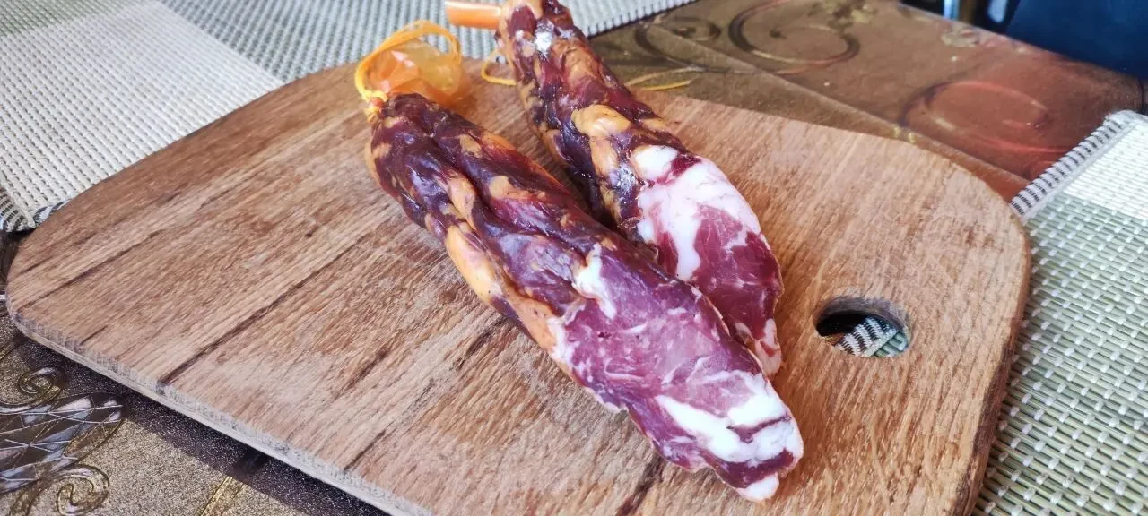 Продаж крафтової домашньої сиров'яленої ковбаси 4