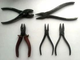 Инструмент плоскогубцы, круглогубцы, узкогубцы