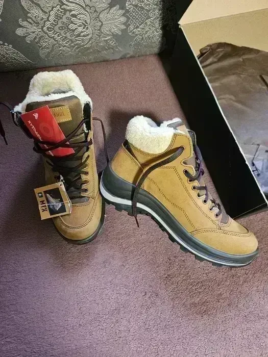 Жіночі зимові черевики 38 розмір. 3