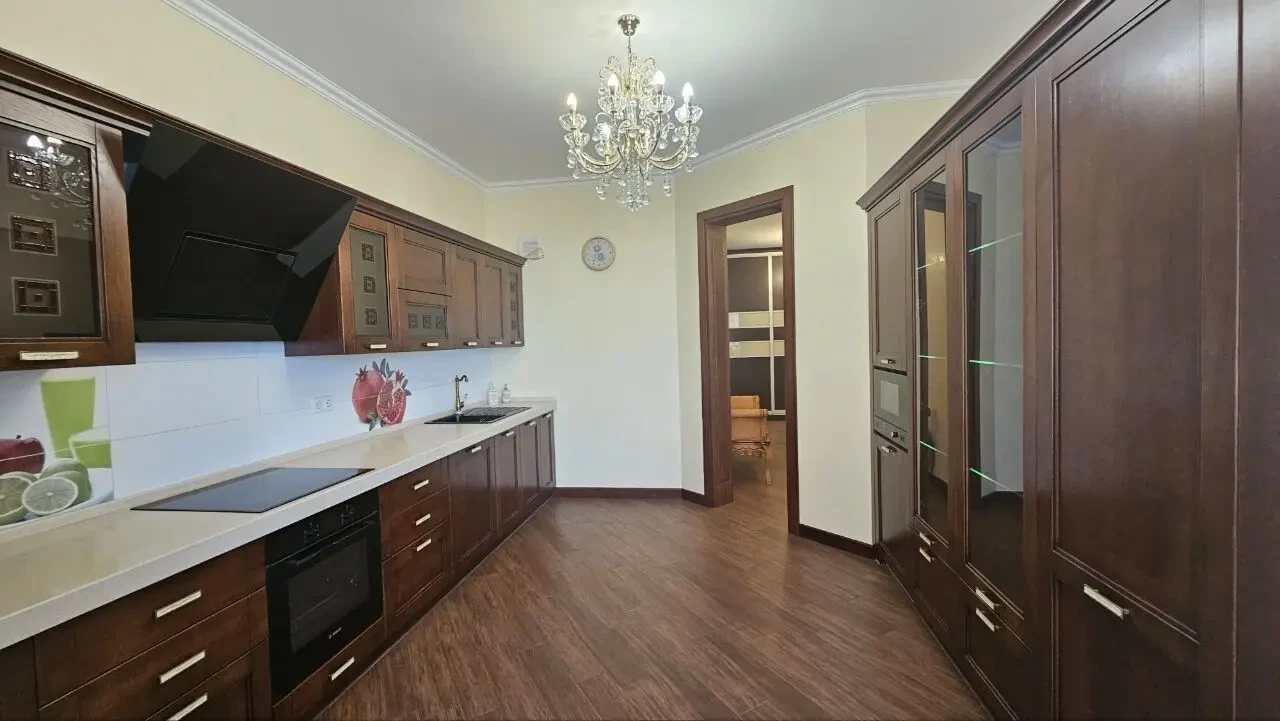 Оренда Центр 140м Печерськ Лесі Українки 7А 2