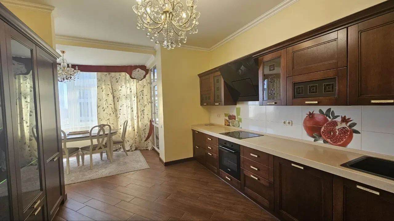 Оренда Центр 140м Печерськ Лесі Українки 7А