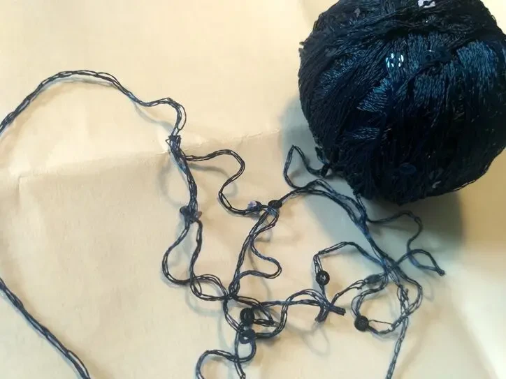 Пряжа нитки с пайетками, шелк 2 нити, красивый  темно-синий цвет 3