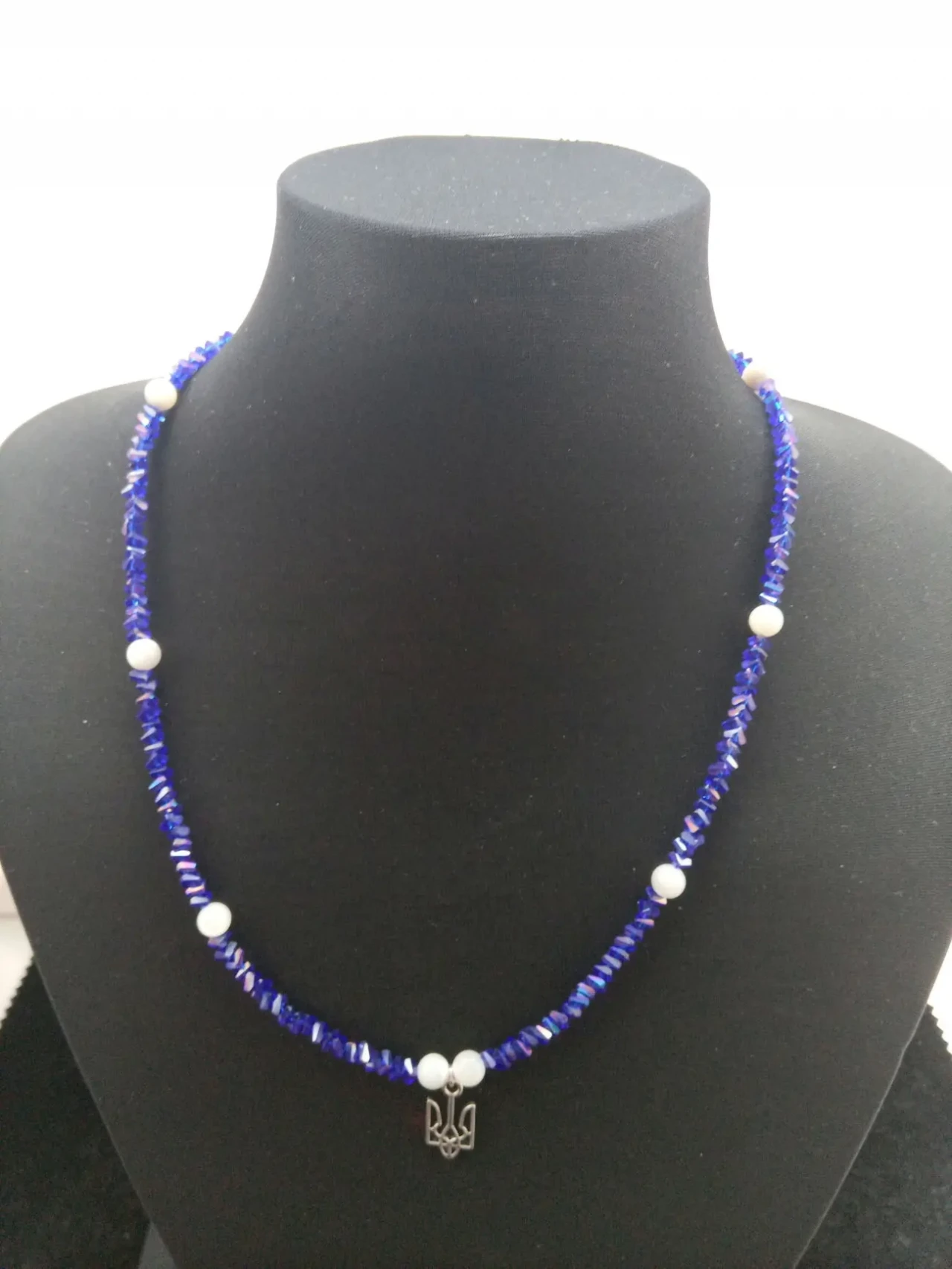 Чокер ручної роботи з тризубом та перламутром 2