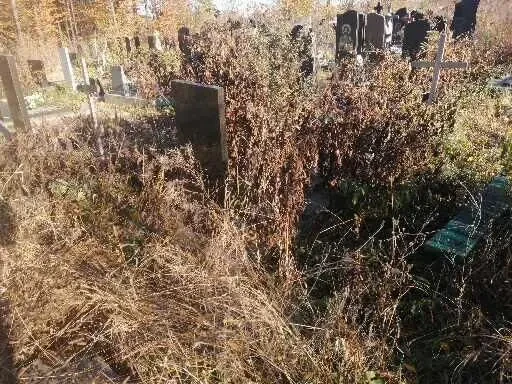 Прибирання могил у Вінниці