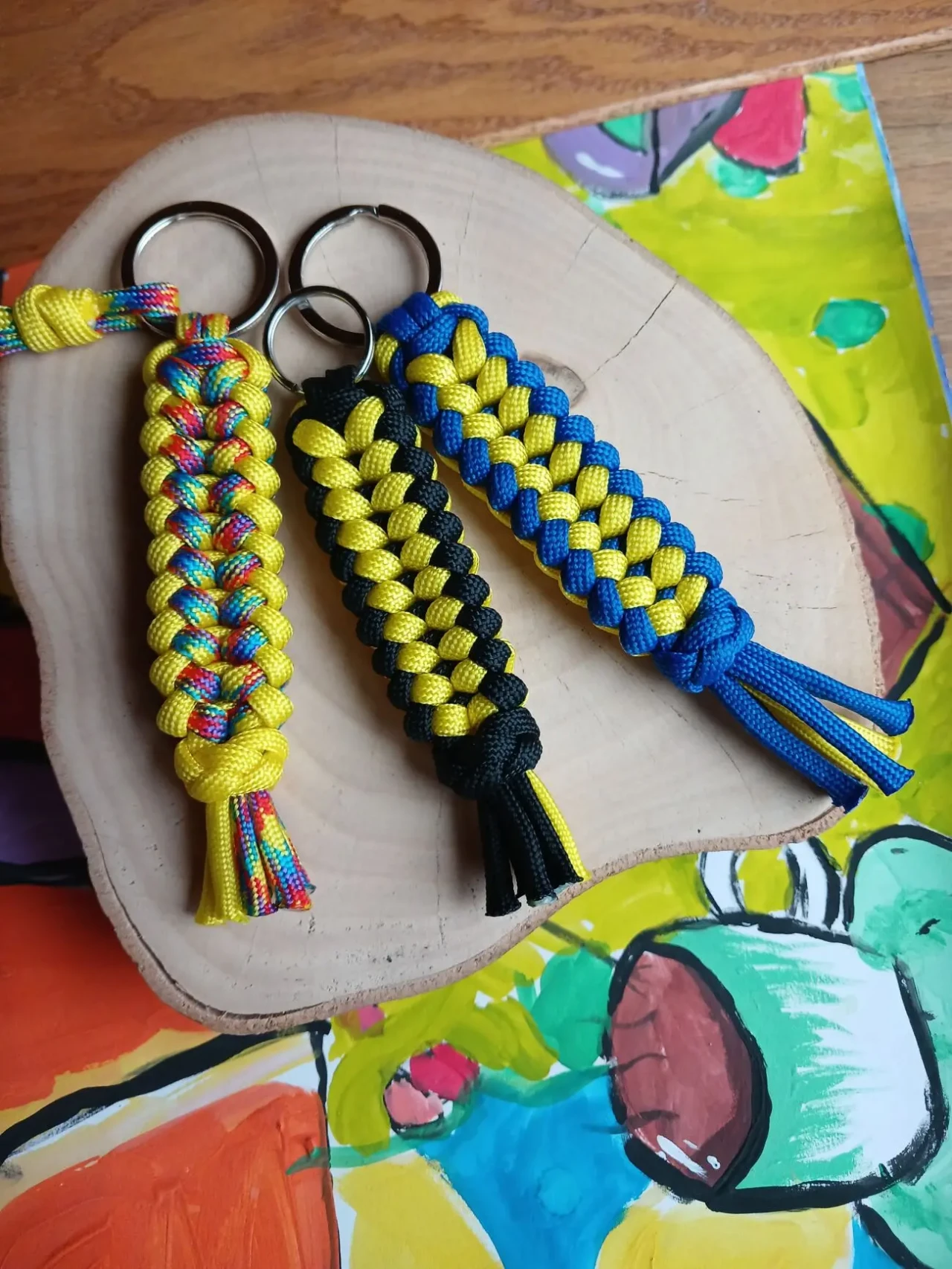 Брелок на кольце из паракорда 2