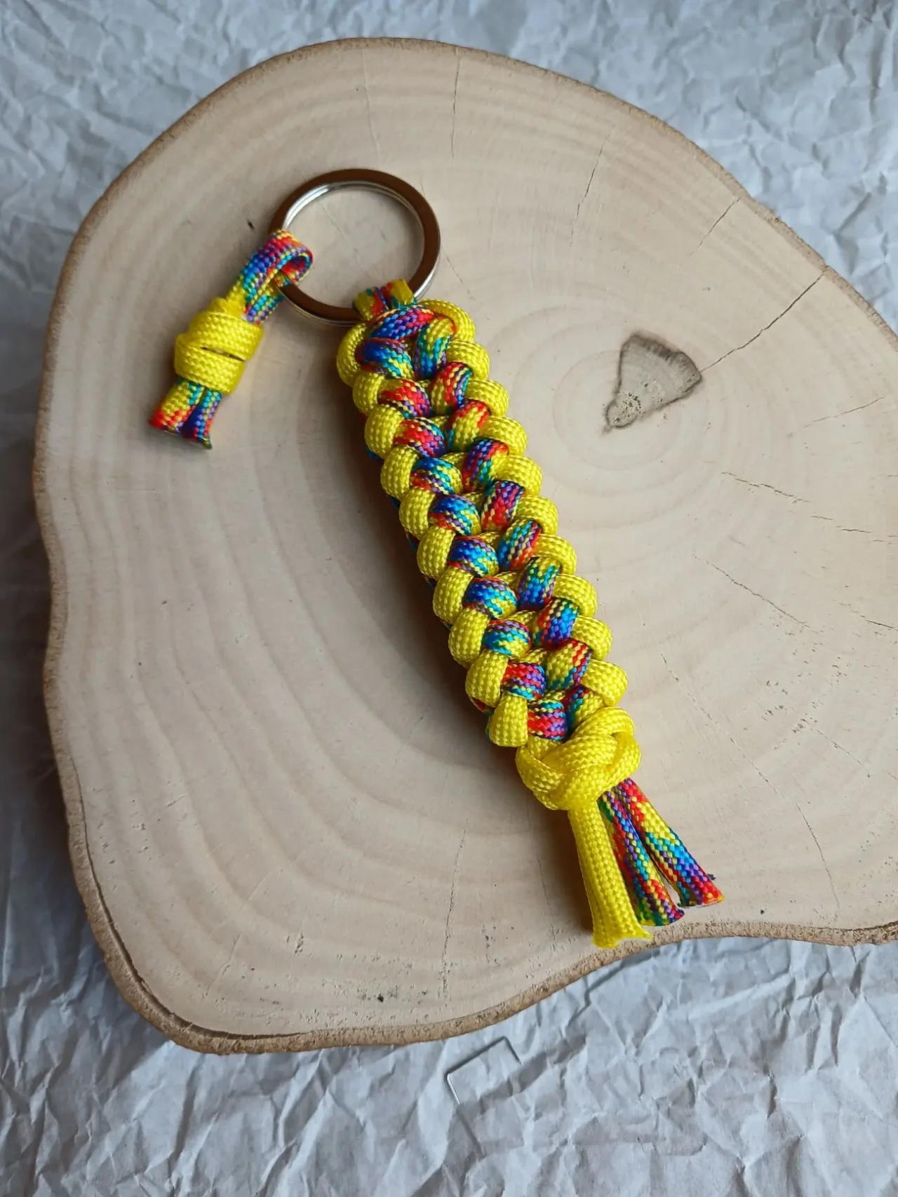 Брелок на кольце из паракорда 4