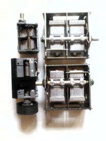 Конденсатор переменной ёмкости двухсекционный.