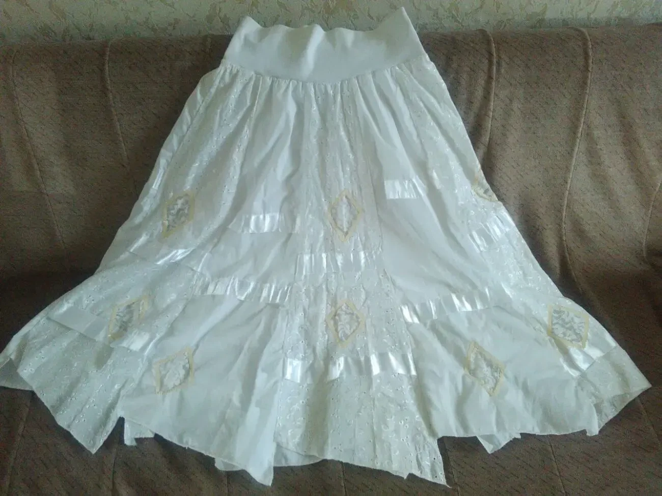 Белая новая юбка на резинке - 3 DVD диска с записями фильмов в подарок 3