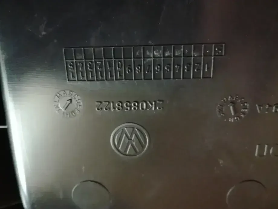 Накладка (поличка)  торпедо Volkswagen Caddy 2004- 2