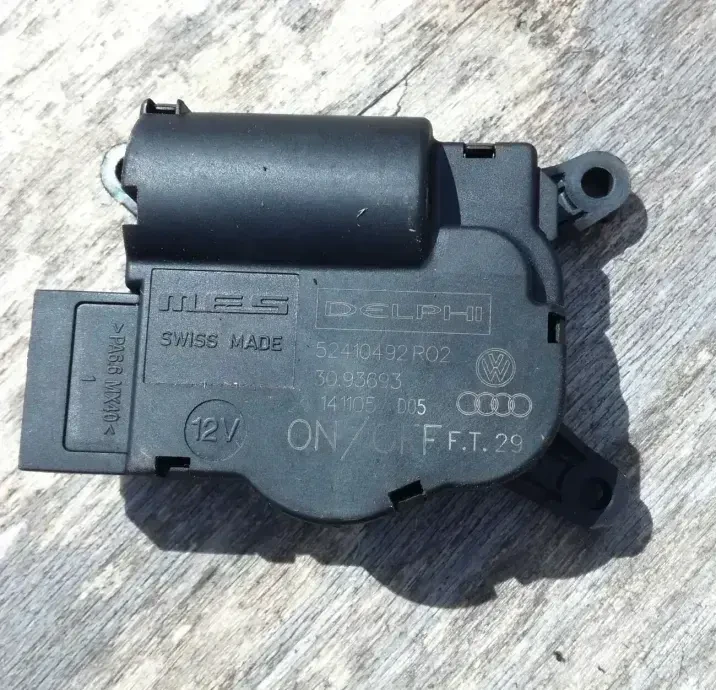 Моторчик приводу заслінок опалювача Volkswagen T5 2003-