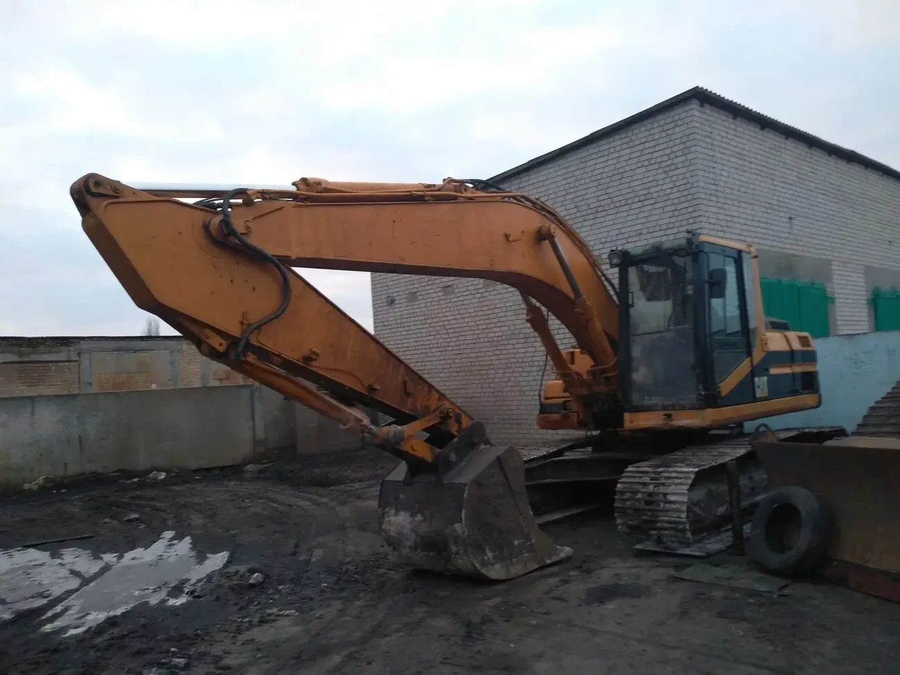 Оренда гусеничних та колісних екскаваторів 5