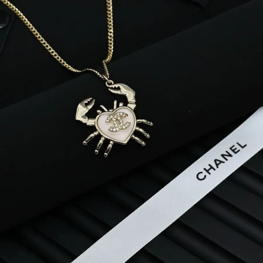 Підвіска Chanel