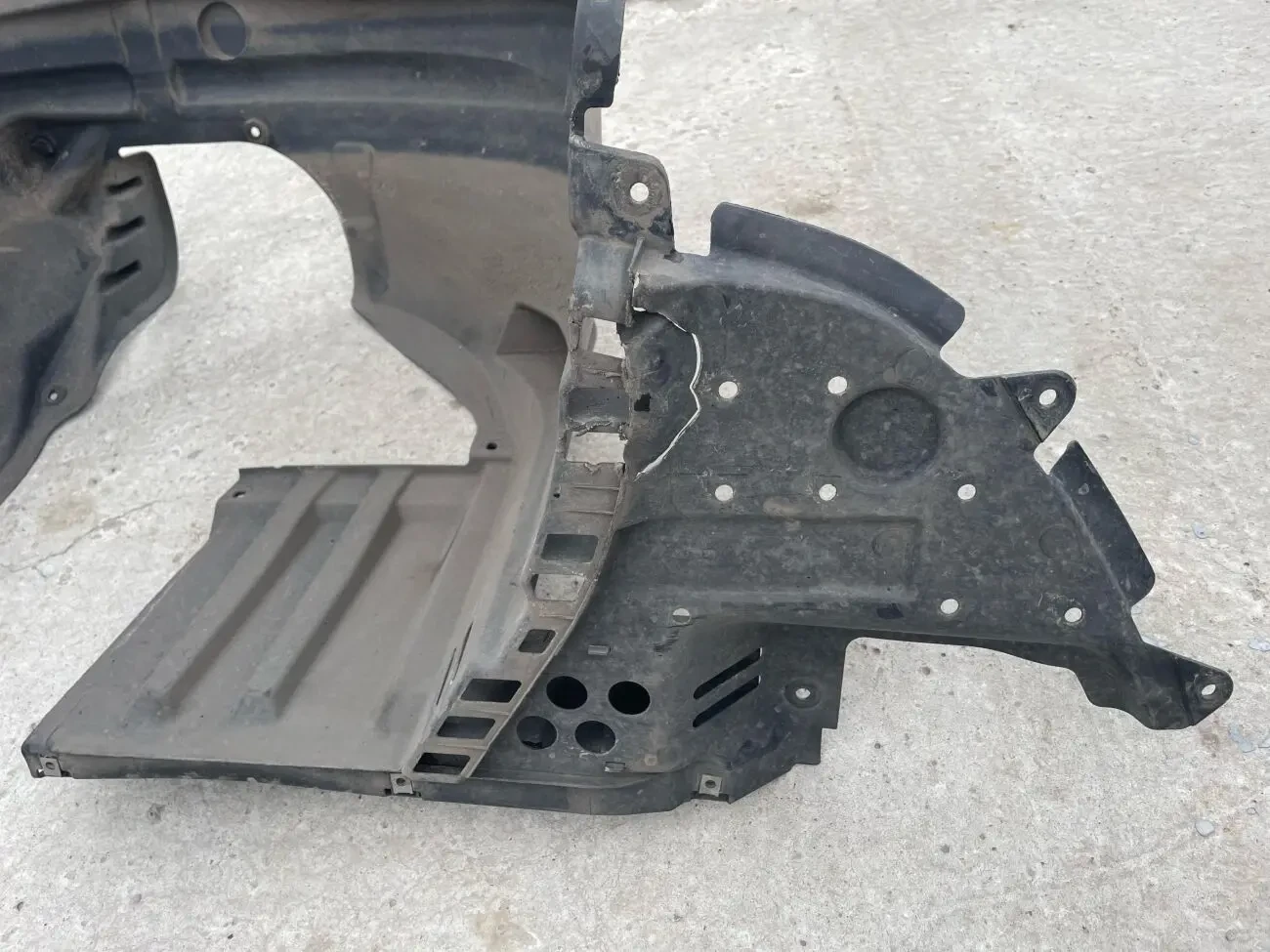 Suzuki SX4/S-Cross Подкрылок правый 72320-63T00-000  72320-6 7