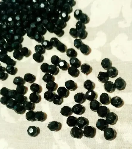 Бусы Бусины черные с угольным блеском шарики с гранями 7