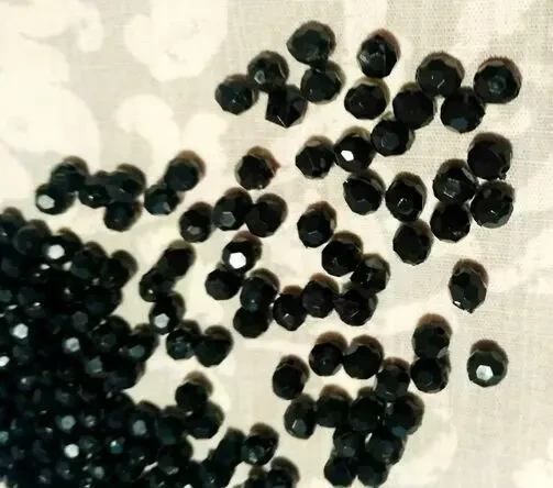 Бусы Бусины черные с угольным блеском шарики с гранями 3
