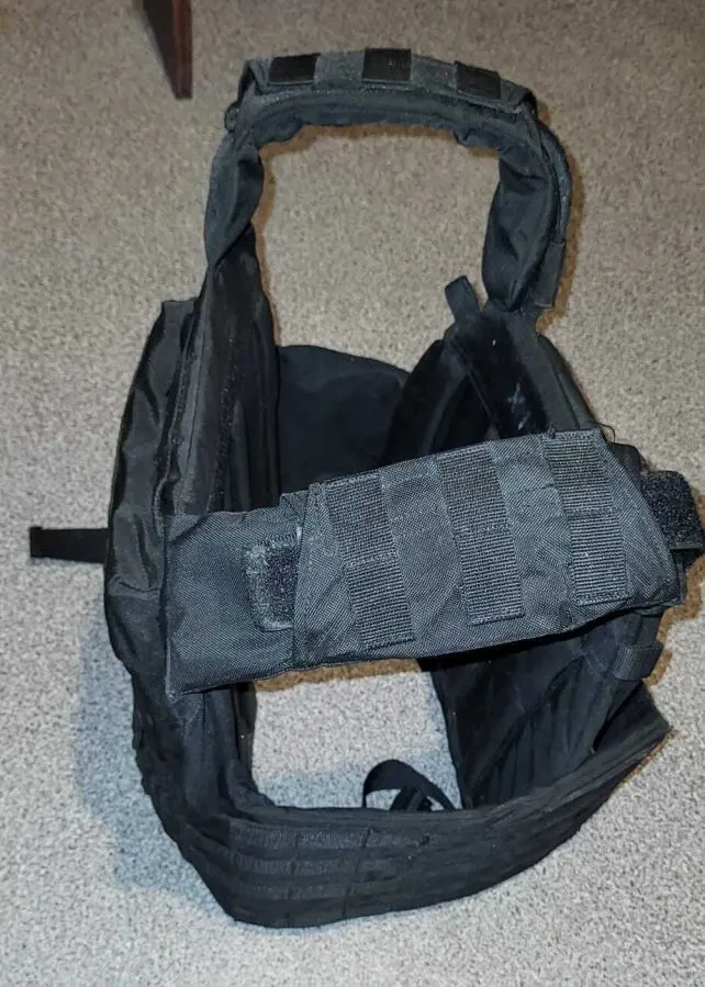 продам бронежилет 6 класу захисту. з захистом шії, колін та локтів. 2