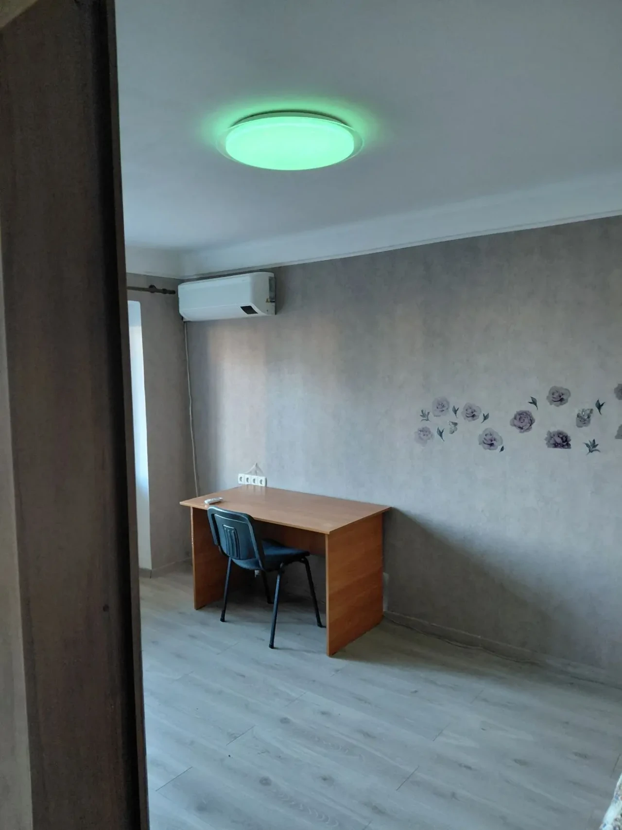 Продаж 1к квартири 28.2 кв.м. просп. Воскресенський 16Г. Без % 4