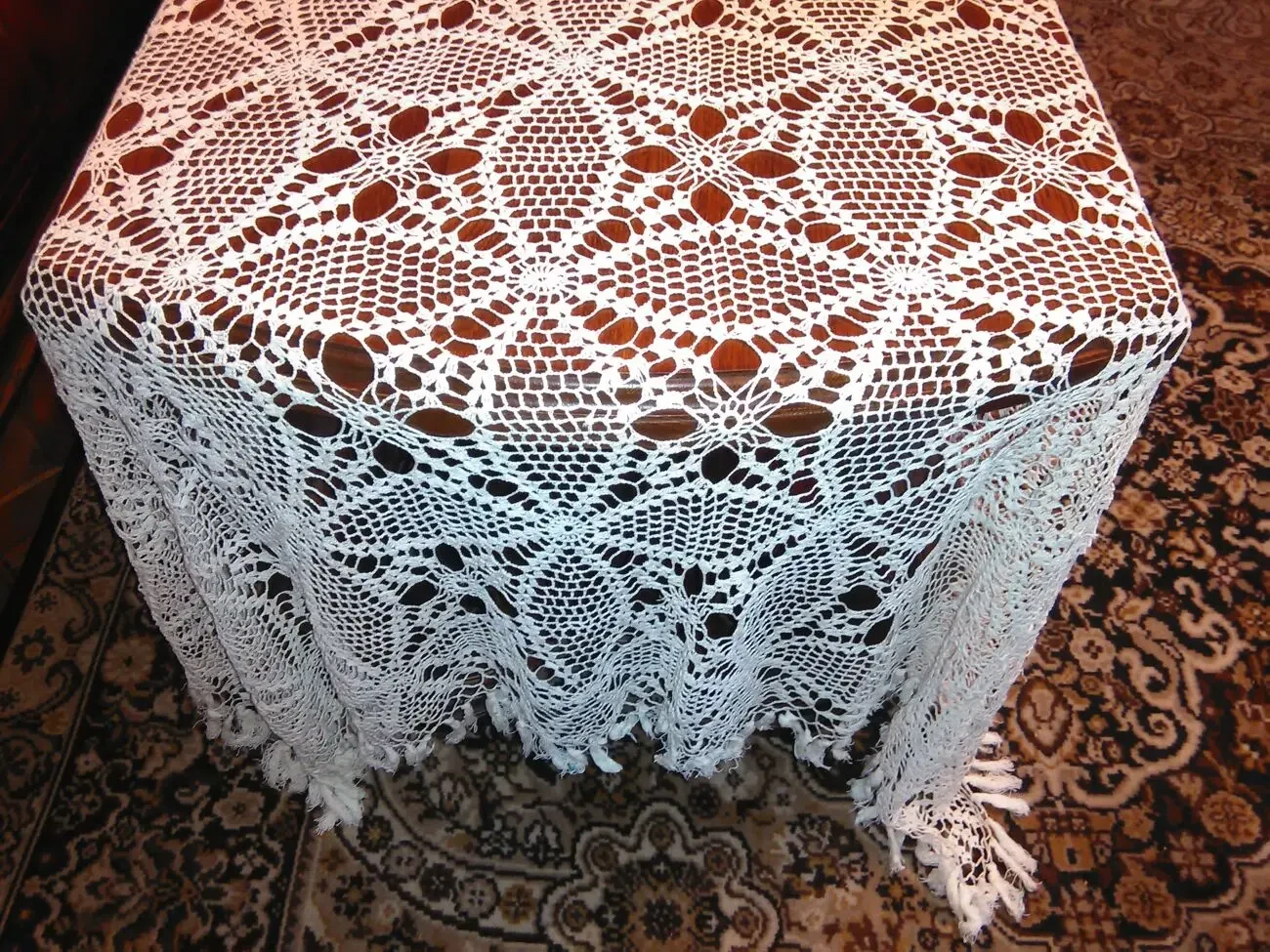 Скатерть белая, вязанная крючком. 3