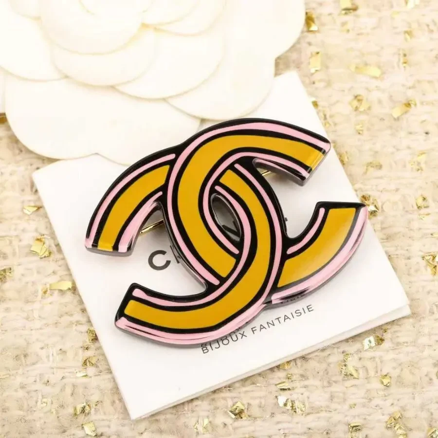 Брошка Chanel 6