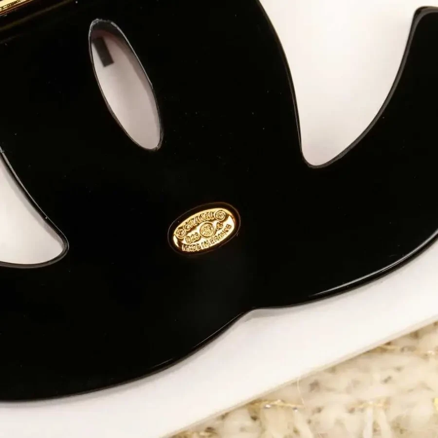 Брошка Chanel 9