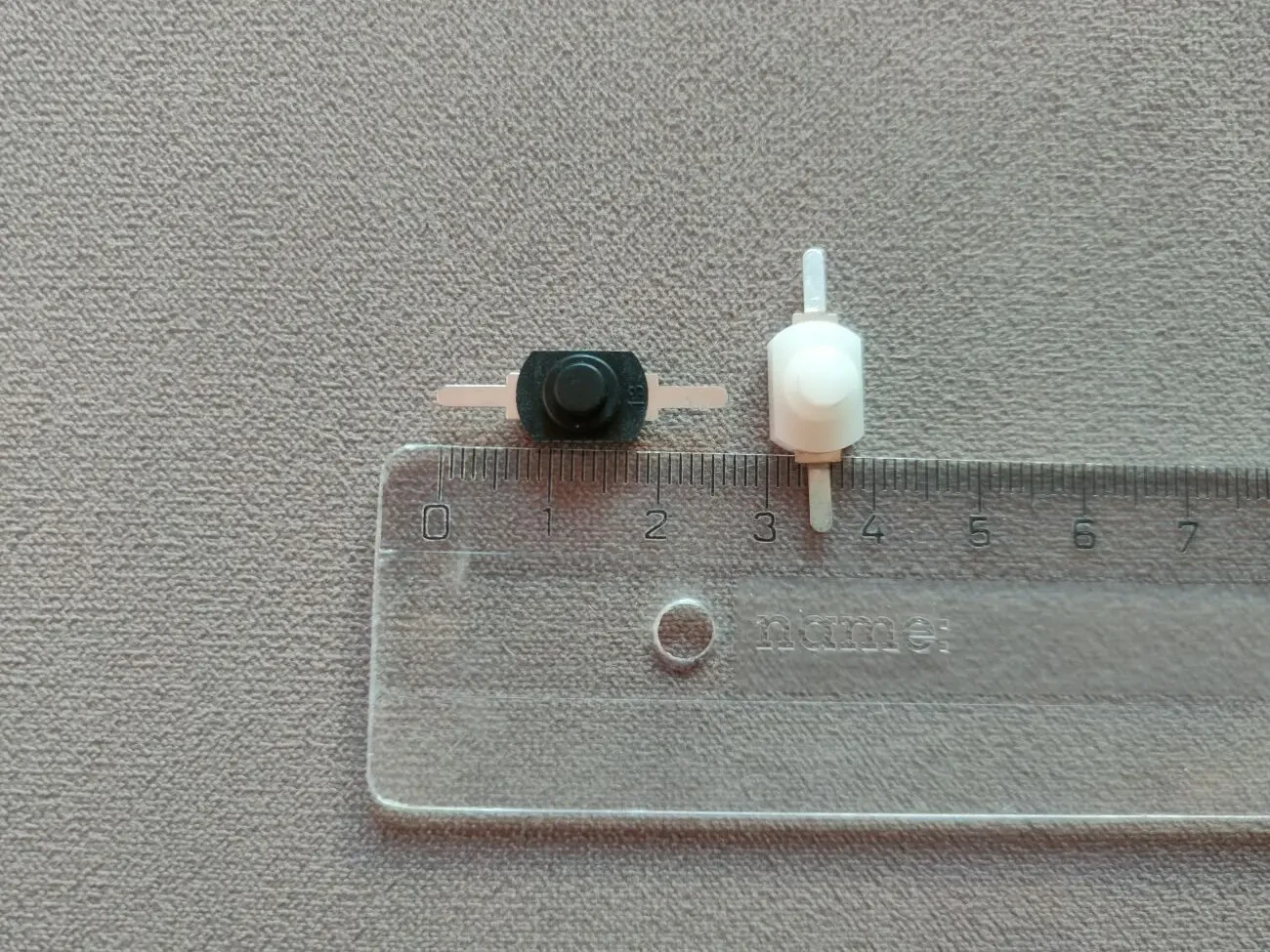 Кнопка компактная с фиксацией для фонариков и других устройств 3