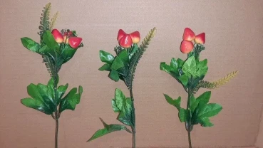 Гілочка для декору з 3 полуничками