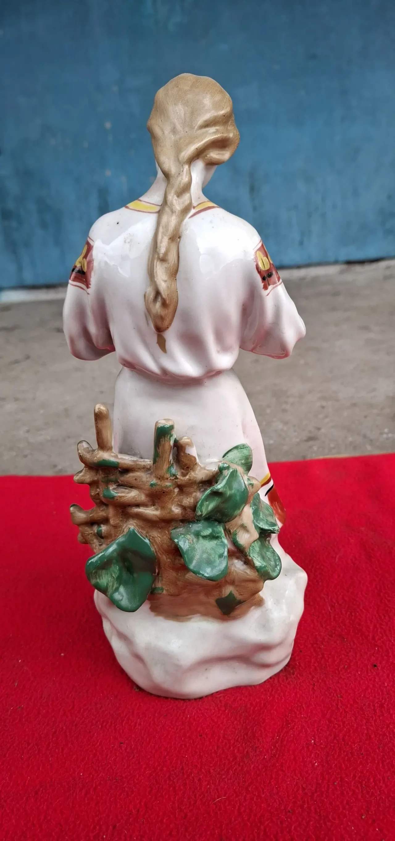 Фарфорова статуєтка 3