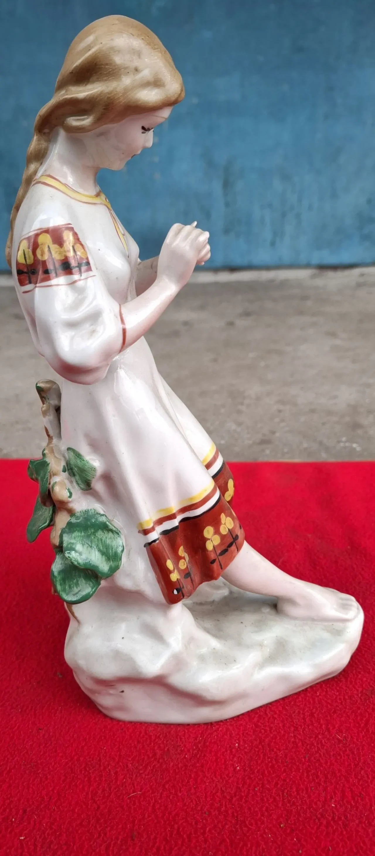 Фарфорова статуєтка 4