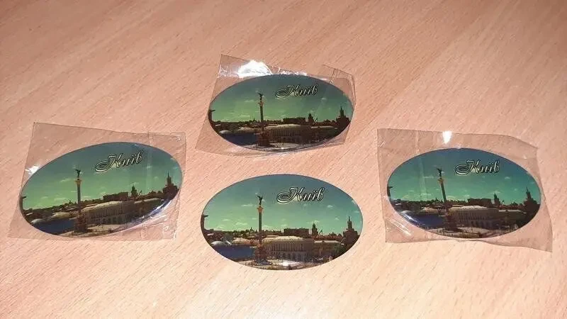 Магніти сувенірні пластикові з визначними. місцями міста Києва. 4