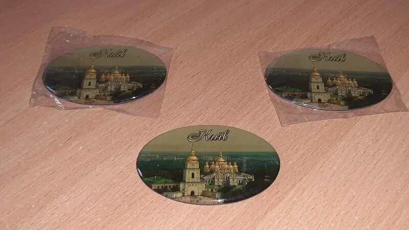 Магніти сувенірні пластикові з визначними. місцями міста Києва. 6